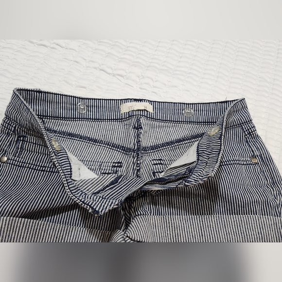 Forever 21 Stripe Denim Shorts Size 26 - Picture 2 of 13